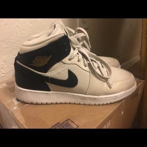5.5 little boys Nike Jordan dunks limited edition